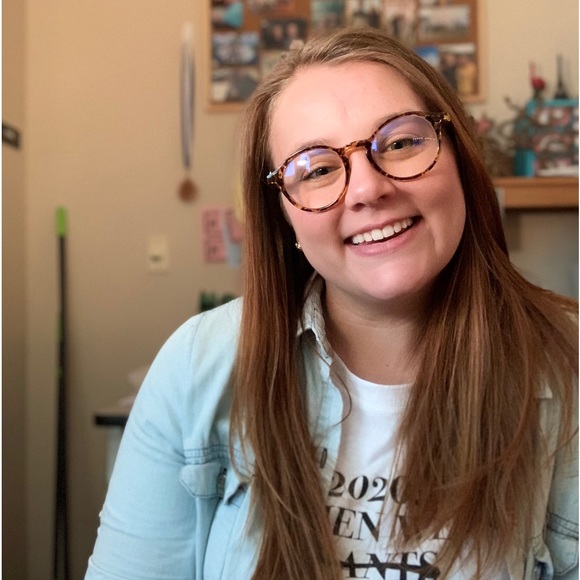 Meet your Posher, Kelsey - Picture 3 of 5